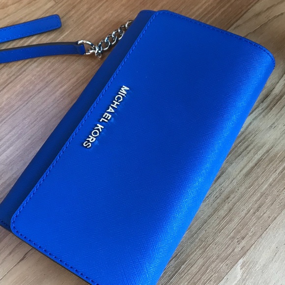 Authentic Michael Kors wallet on chain crossbody - Picture 5 of 8